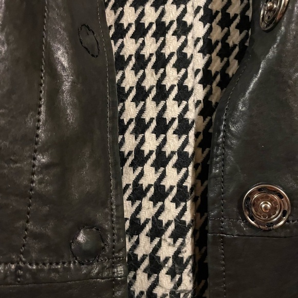 Danier Leather / Wool Trench Coat - Picture 4 of 8